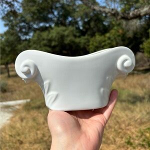 Abingdon USA 511 White Scroll Planter